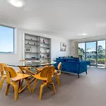 Spacious And Cosy Apt With Great Views In Braddon