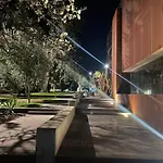 Luxury Apartment In Popular Newacton Precinct-City