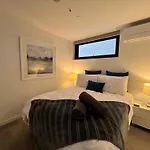 Midnight Luxe 2Br 2Bath Apartment 507 In The Heart Of Braddon L5 Views Pool Sauna Gym Wifi