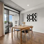 Stylish 2-Bed In Braddon With Alfresco Dining