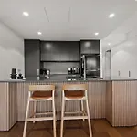 Stylish 2-Bed In Braddon With Alfresco Dining