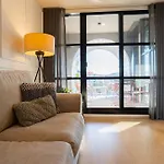 2 Bedroom 2 Bath 1 Car On Lonsdale Street