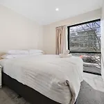 Central 2-Bed Apartment With Pool, Gym And Spa