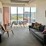 Sky-High Apartment Near Anu And City