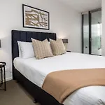 Executive Balcony Apartment In Central Canberra