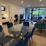 Midnight Luxe 2Br 2Bath 2Car 230 Pool Gym Sauna