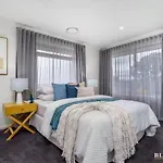 Inner City Oasis In Oconnor - With Heated Pool