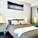 Brand New 1 Bedroom Apartment In Canberra Centre
