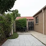 Entire 2Br Sunny House @Franklin, Canberra