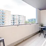 1 Bedroom Apartment In Braddon