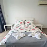 Dana-Cozy Private Room In Shared Central Apt-Rm 2