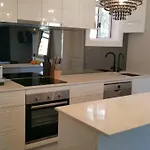 City Life Apartment-Full Kitchen & Separate Bedroom