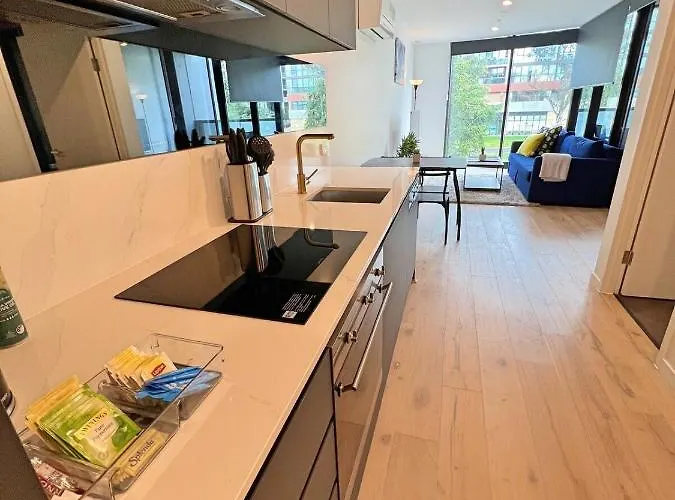 Beauty In Blue! 1Bd 1Bth 1Crsp Apt - Great Location!