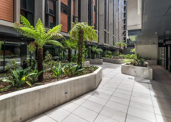 Chic 3-Bed In Central With Pool, Sauna And Gym