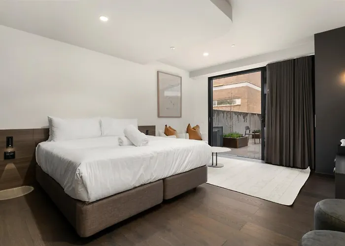 Spotless Braddon Studio With Accessible Bathroom