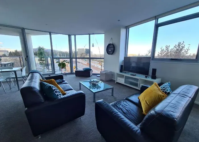 Grand 2Br Between Anu And City