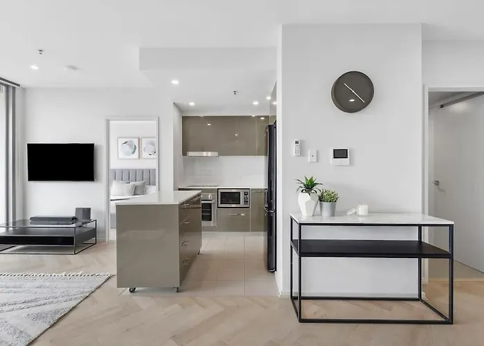 Modern Renovated Cbd Apartment