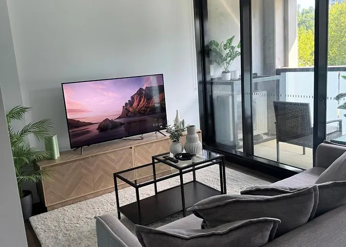 City Retreat With Pool