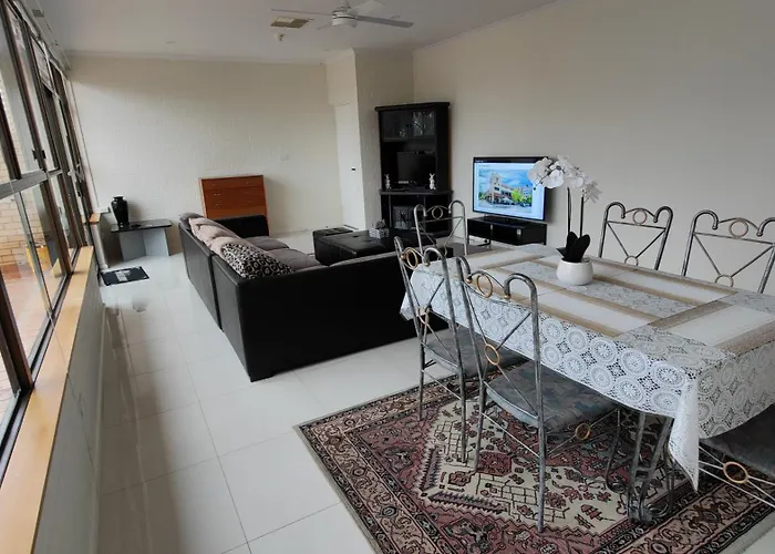 Tuggeranong Short Stay #11C - Sleeps 8