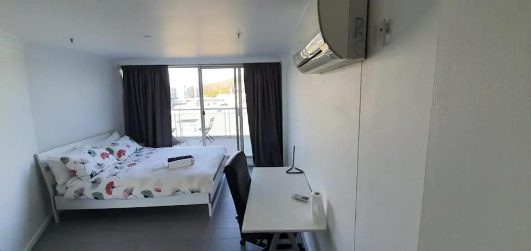 Dana-cozy Private In Shared Apt-rm 2 Apartment *