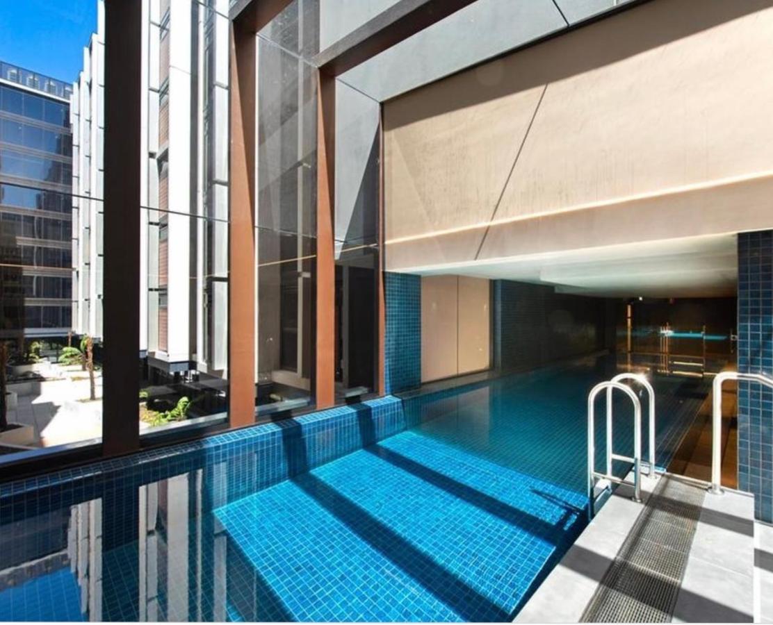 Midnight Luxe: Chic Braddon With Pool And Sauna Apartment