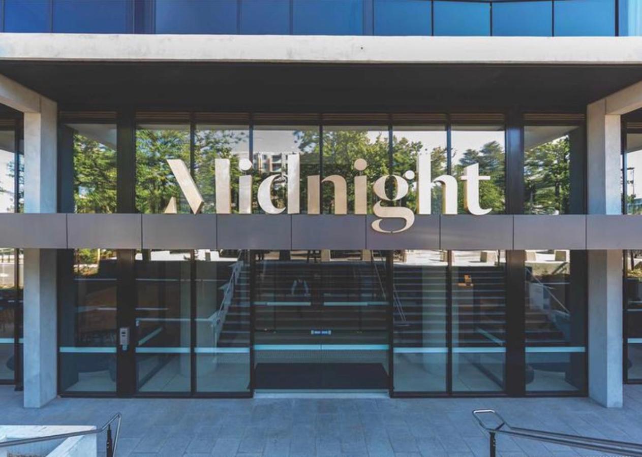 Midnight Luxe: Chic Braddon With Pool And Sauna Canberra