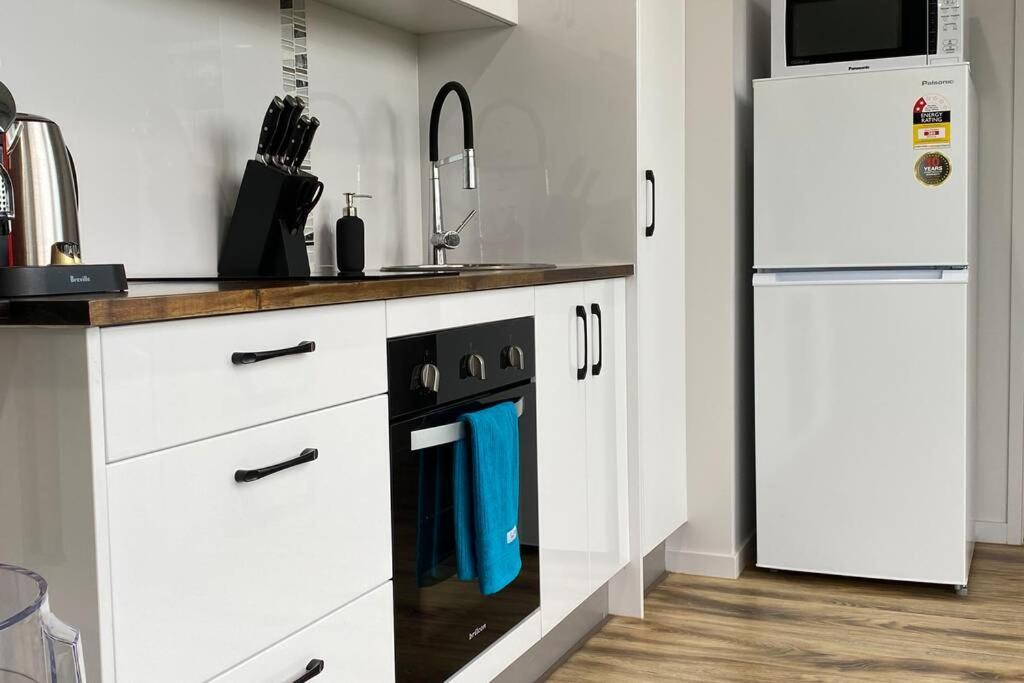 Tiny House In Belconnen 1br Self Contained Wine Holiday home *
