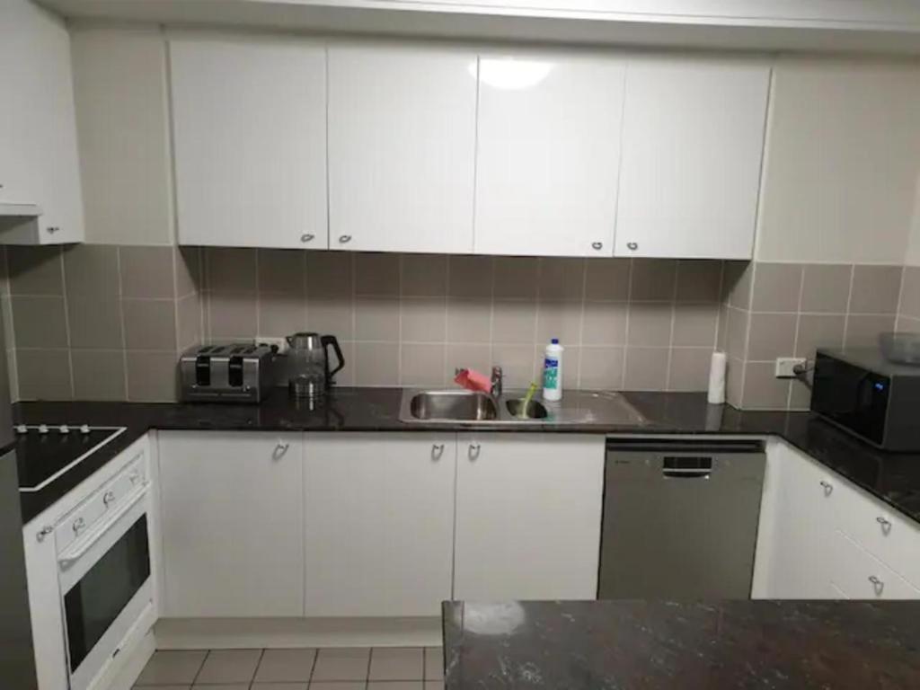Dana-cozy Private In Shared Apt-rm 2 *