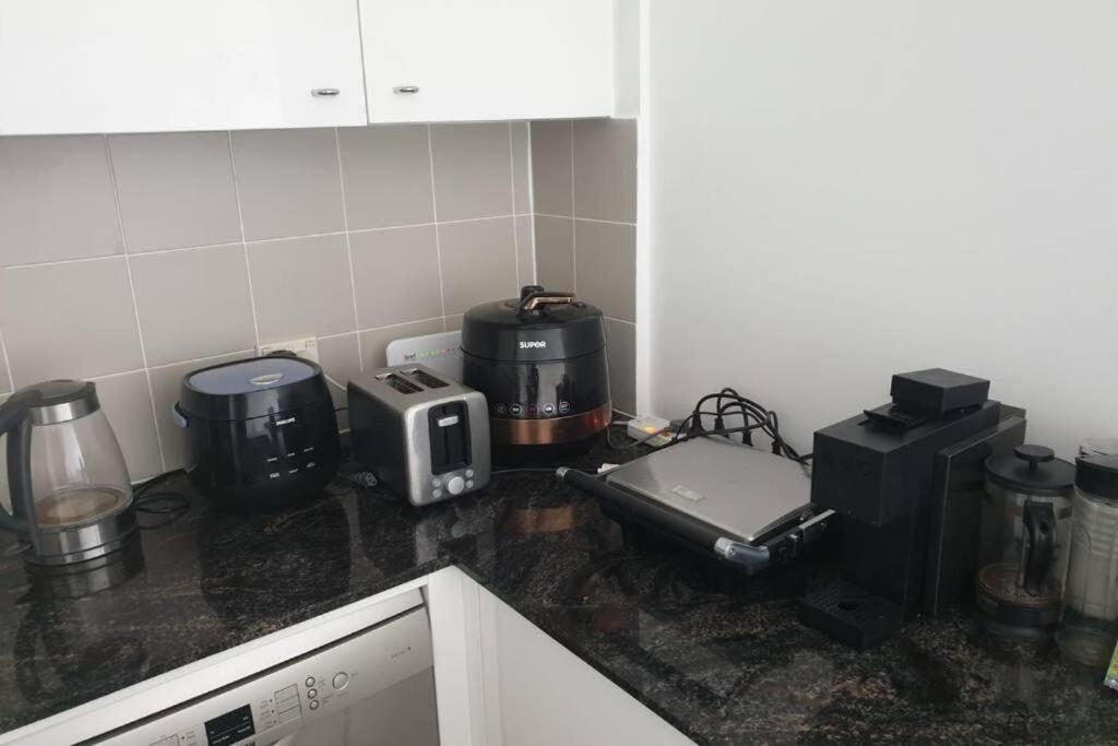 Dana-cozy Private In Shared Apt-rm 2 *