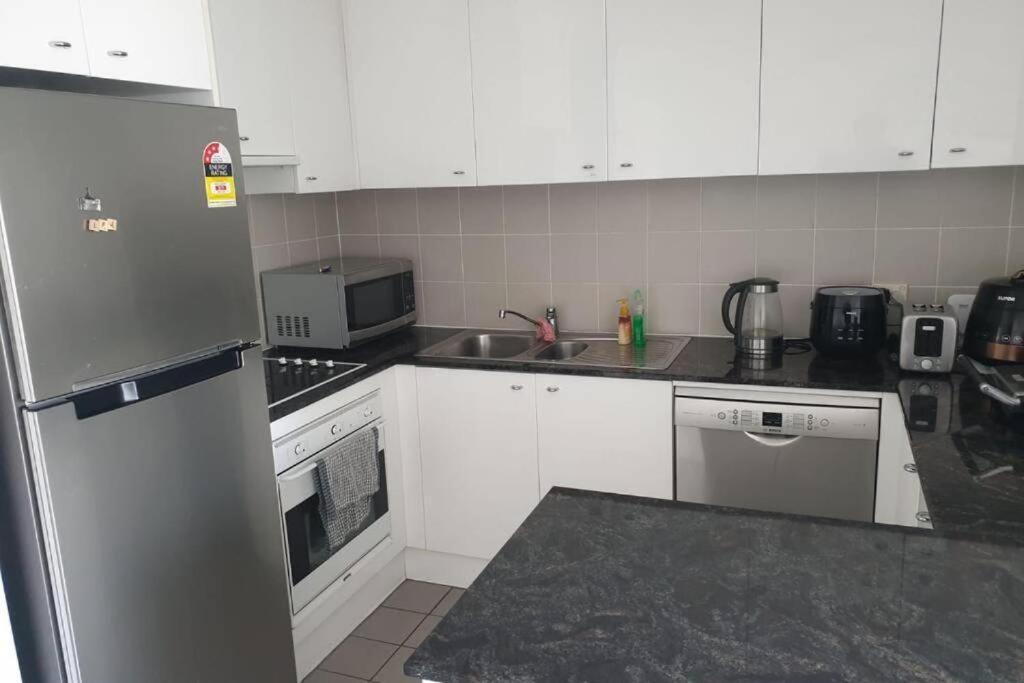 Dana-cozy Private In Shared Apt-rm 2 Apartment