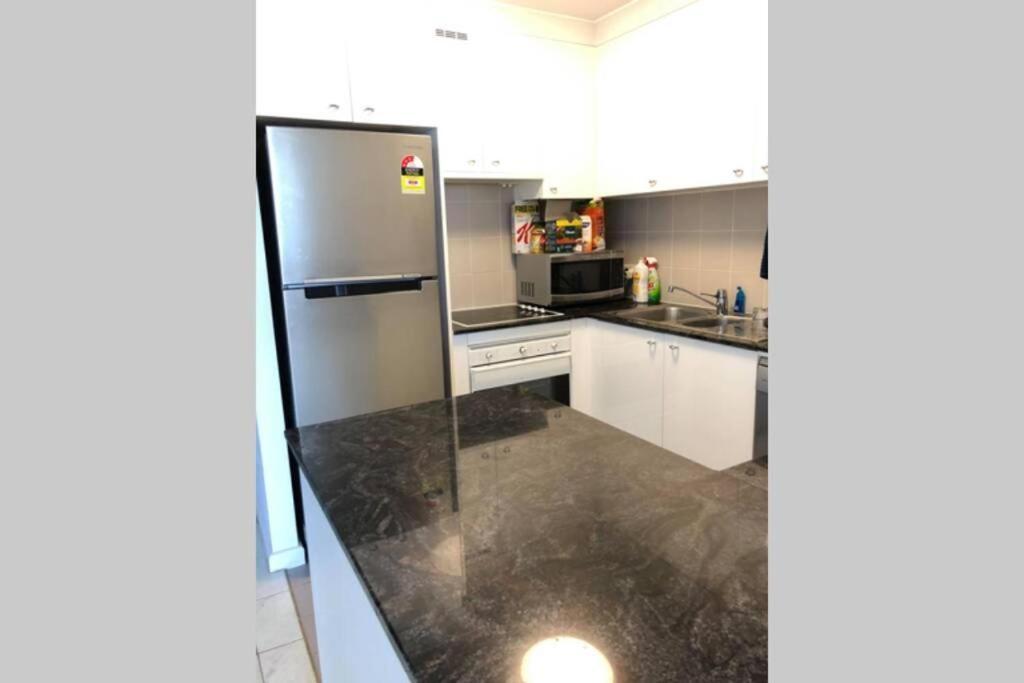 Dana-cozy Private In Shared Apt-rm 2 Apartment