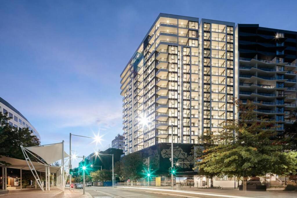 Top Floor With Lake View New Apt 2bds 1csp Heart Of Cbr And Casino Enjoy Welcome Gift