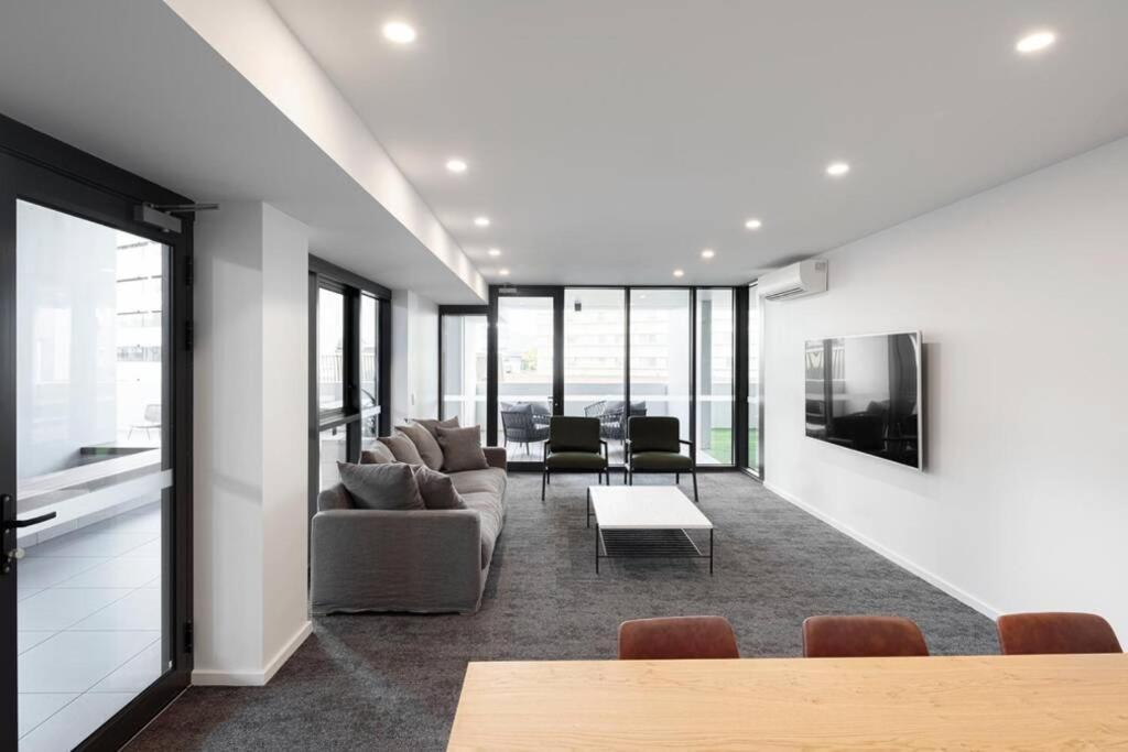 Apartment Top Floor With Lake View New Apt 2bds 1csp Heart Of Cbr And Casino Enjoy Welcome Gift *