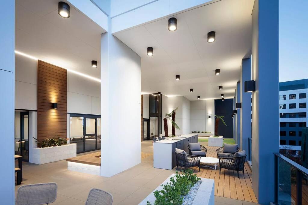 Top Floor With Lake View New Apt 2bds 1csp Heart Of Cbr And Casino Enjoy Welcome Gift Apartment *