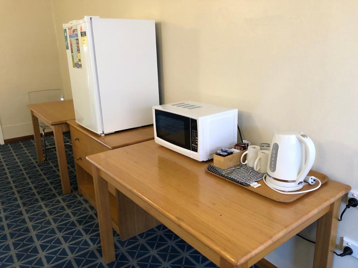 Lyneham Motor Motel 2*