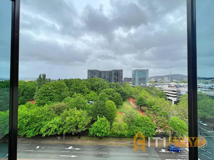 Sensational 1Bd, 1Bth Apt W/ Impressive Park Views *