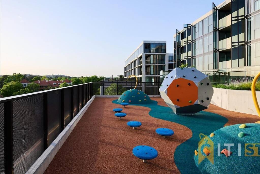 Sensational 1Bd, 1Bth Apt W/ Impressive Park Views Camberra