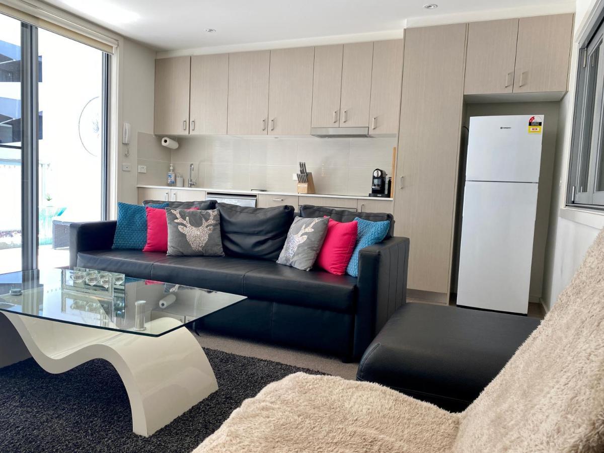 Envy 30 Luxe 1 Bedroom Executive In The Heart Of Braddon Wine Wifi Secure Parking Apartment