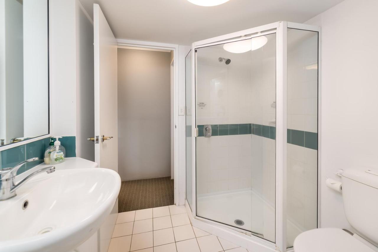 2br 2bath L8 Executive Apartment, In Centre Apartamento