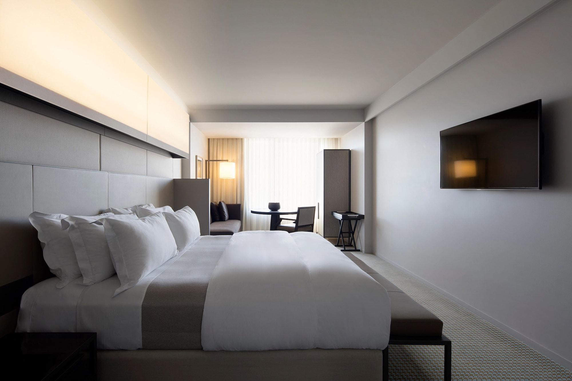 Hotel Realm 5*