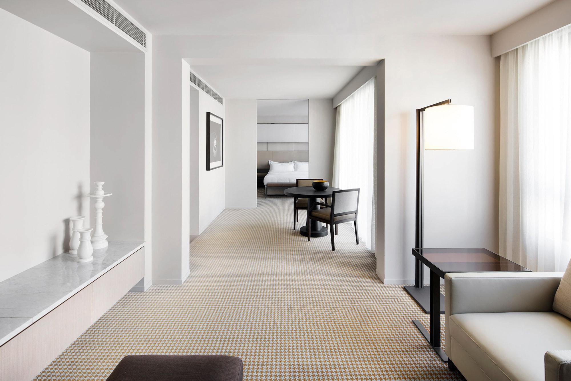 Realm Hotel
