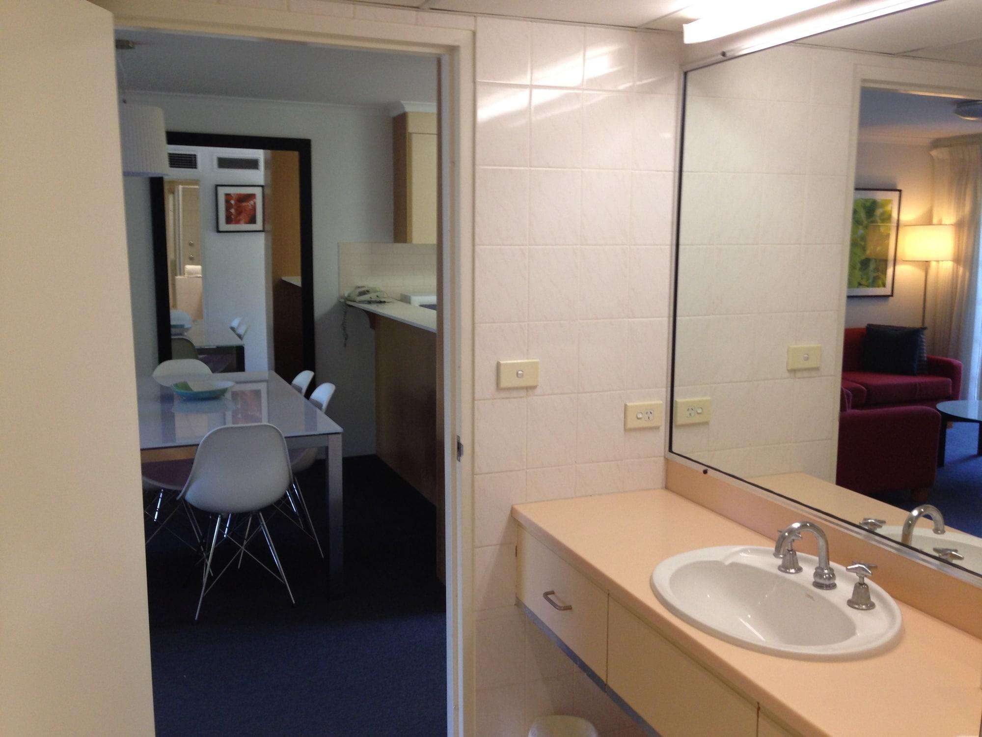 Aparthotel Adina Serviced Kingston 3*