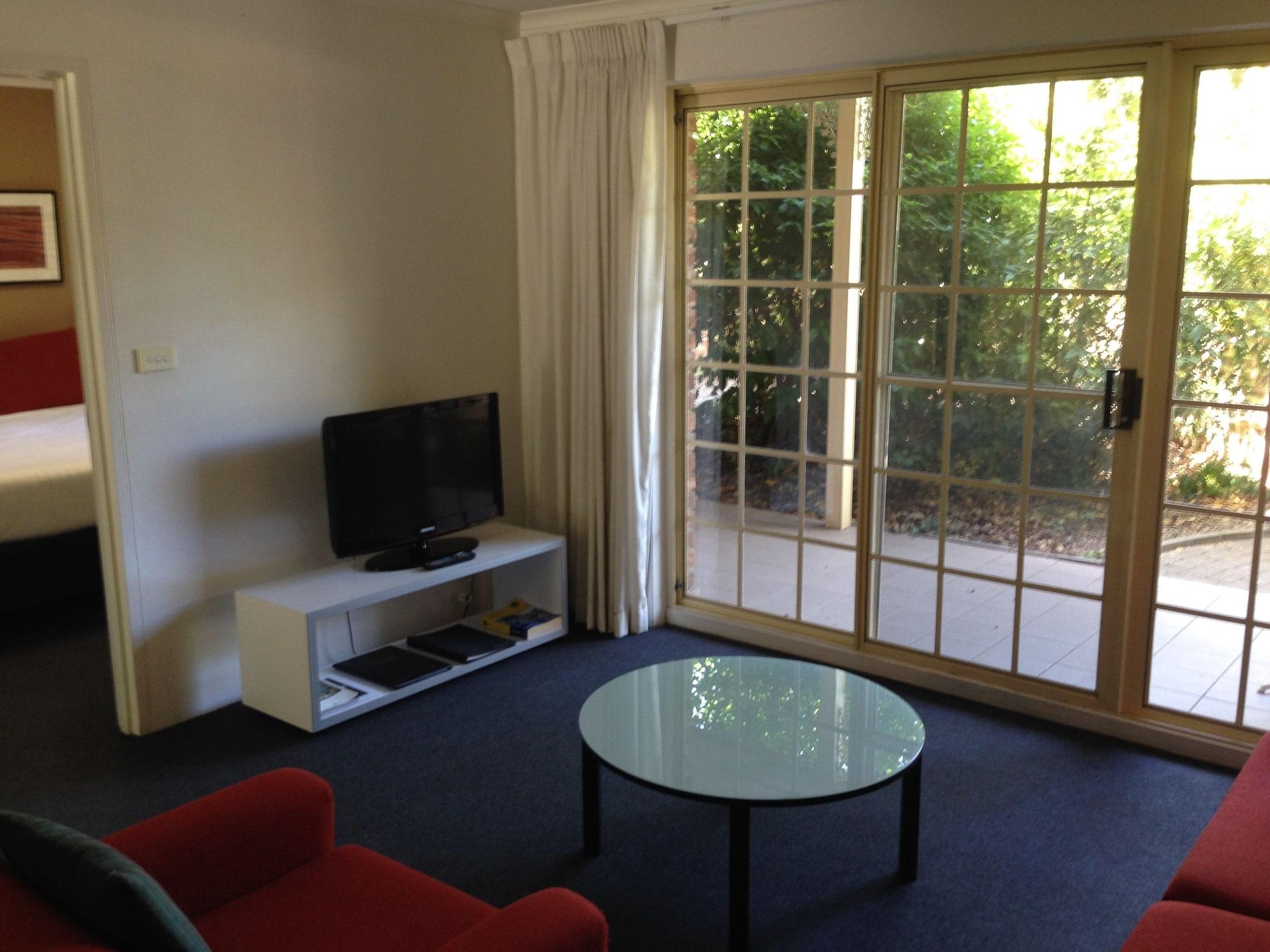 Aparthotel Adina Serviced Kingston 3*