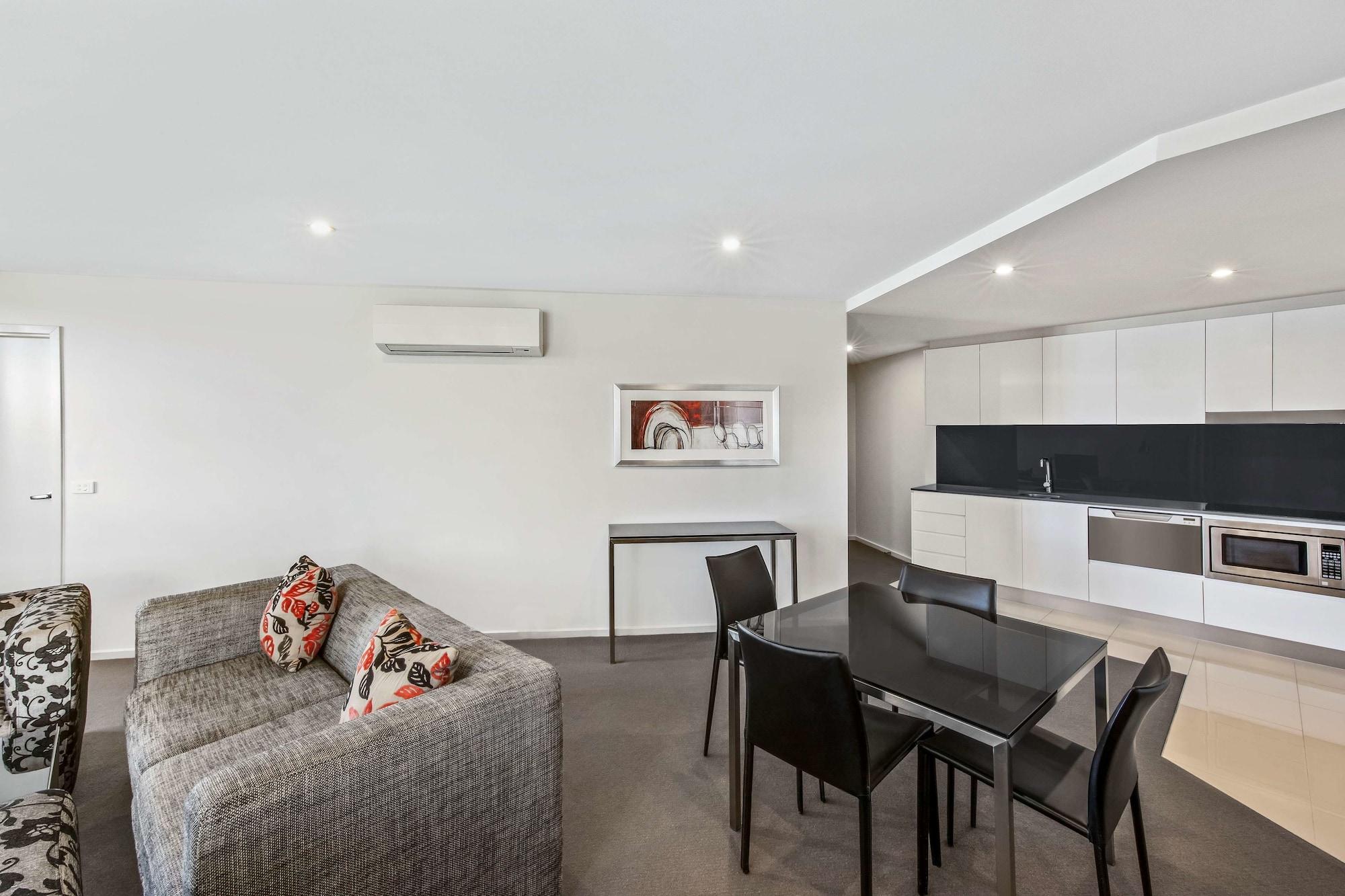Adina Serviced Dickson Aparthotel 4*