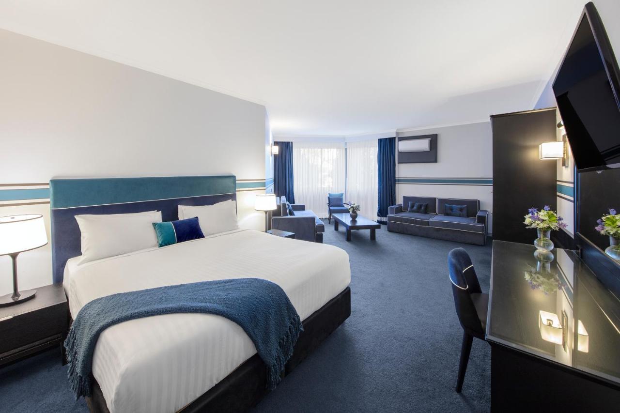 Ramada By Wyndham Diplomat 4*