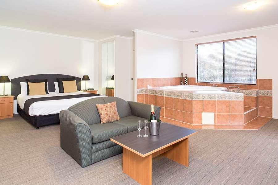Alpha Hotel 4*