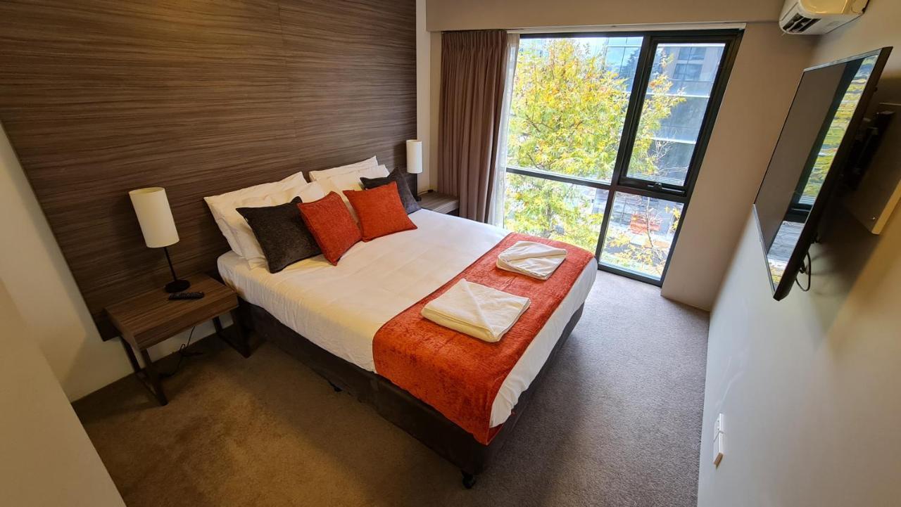 2br 2bath L4 Executive Apartment, In Centre Apartment Canberra