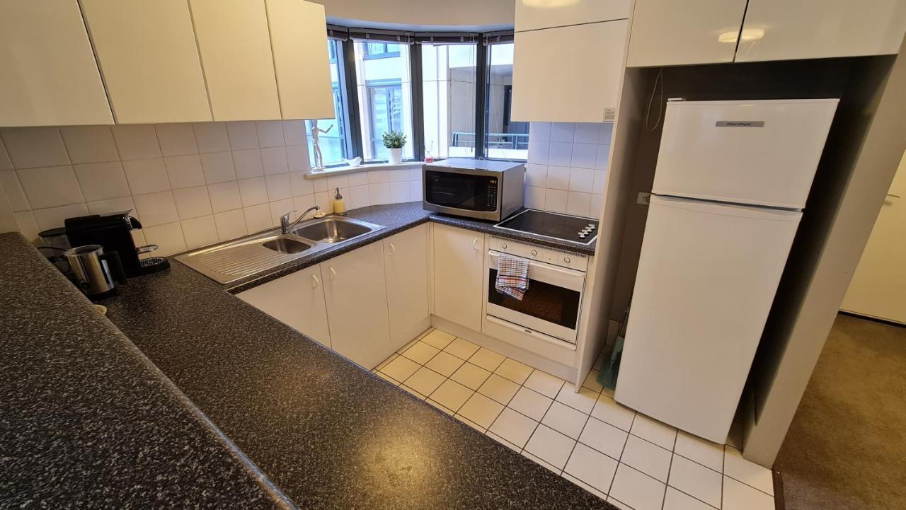 2br 2bath L4 Executive Apartment, In Centre *