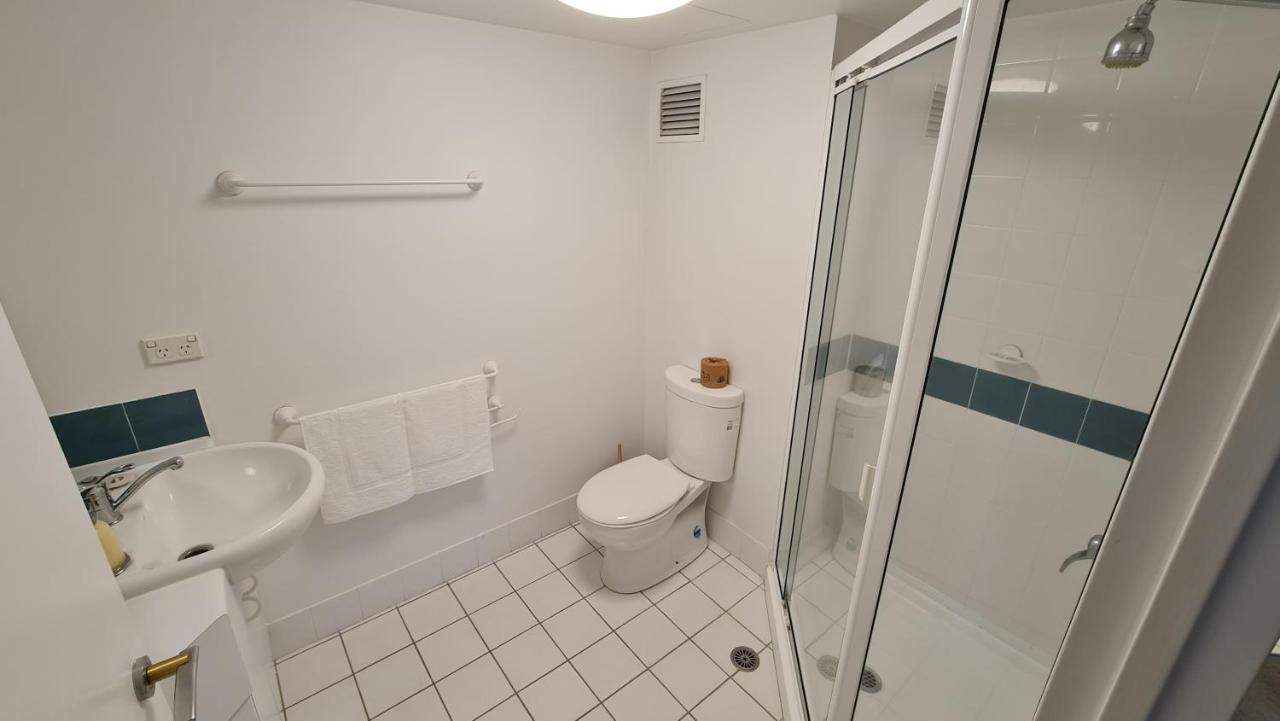 2br 2bath L4 Executive Apartment, In Centre Apartment Canberra