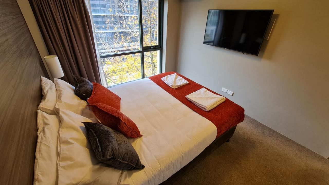 2br 2bath L4 Executive Apartment, In Centre Apartment Canberra